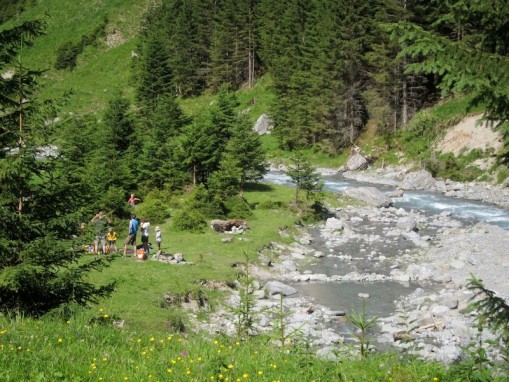 Spielen-im-brunnital-bei-unterschaechen